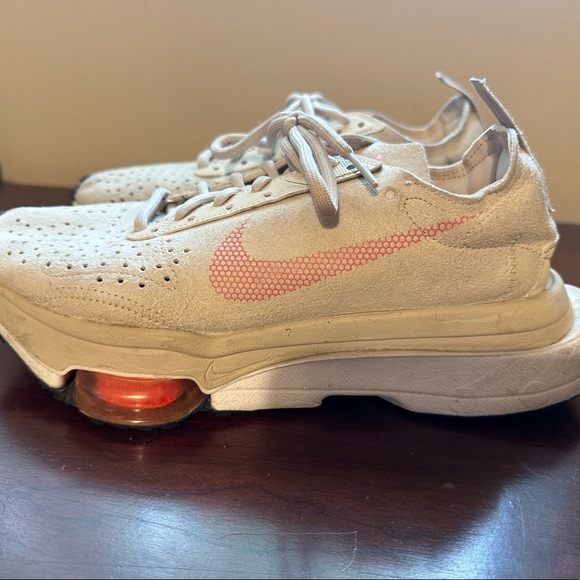 Nike. Size 8.5. Excellent condition - Picture 2 of 7